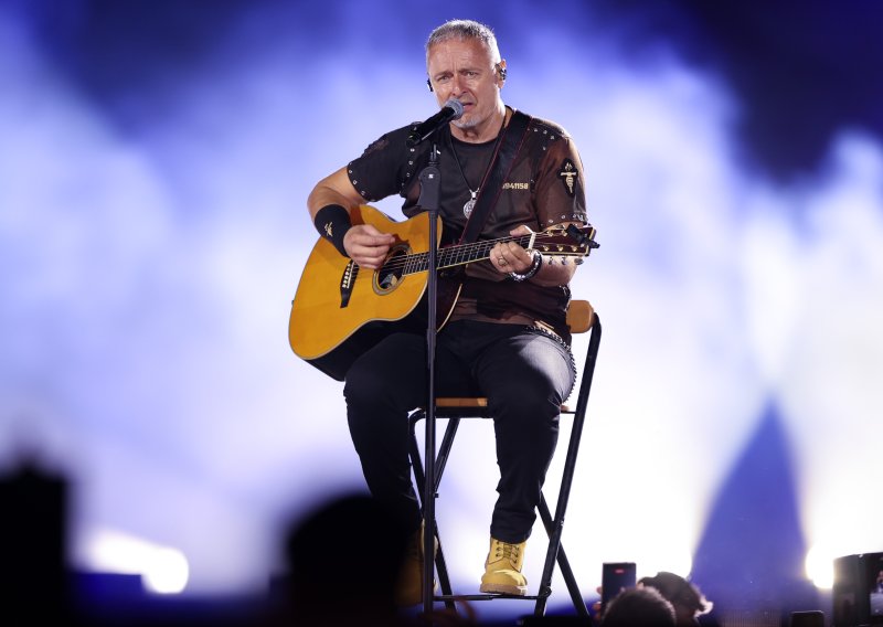 Detalj koji su svi primijetili: Thompson i u Osijeku nosio žute Zenge u čast Vukovara