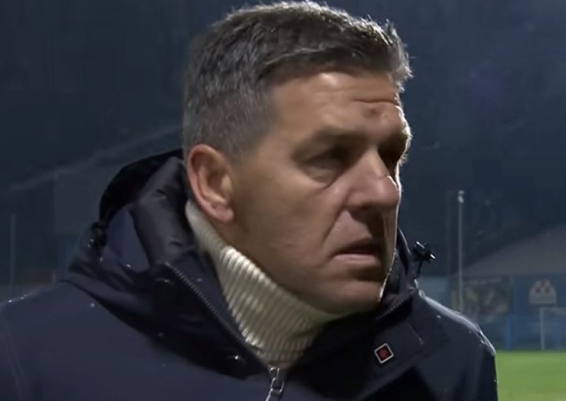 Dramatična scena nakon utakmice Slavena i Vukovara: Reklamni pano pao tijekom davanja izjave