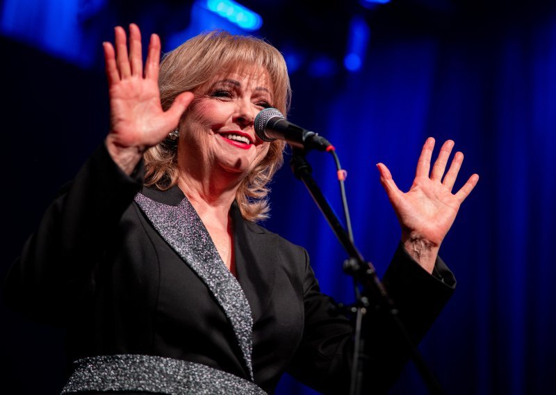 Jasni Zlokić veliko priznanje: Desetljeća glazbene čarolije, emocije i bezvremenskih hitova