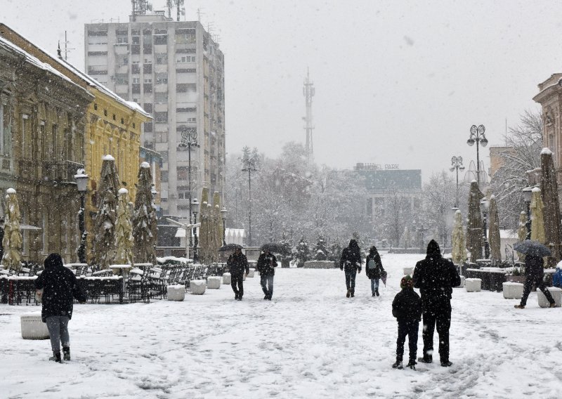 [MEGA GALERIJA] Snijeg zabijelio Hrvatsku: Snježne radosti i problemi u prometu