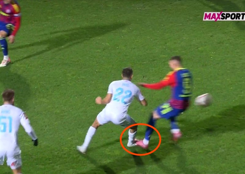 Rebić je već u prvom napadu zgazio igrača Rijeke; sudac se nije oglasio