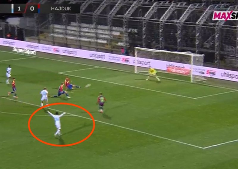 Jeste li primijetili što je jedan igrač Rijeke napravio prije gola Fruka?
