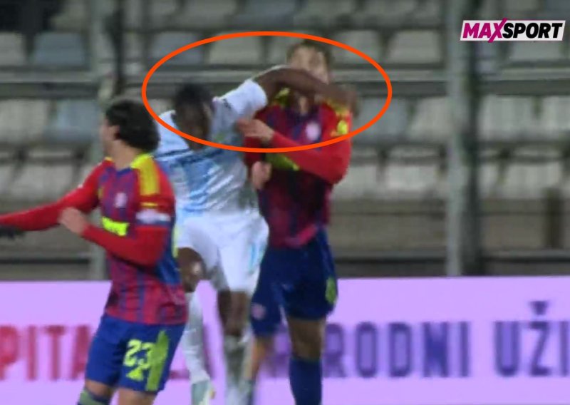 Je li Hajduk oštećen? Pogledajte kako je igrač Rijeke razbio glavu hajdukovcu