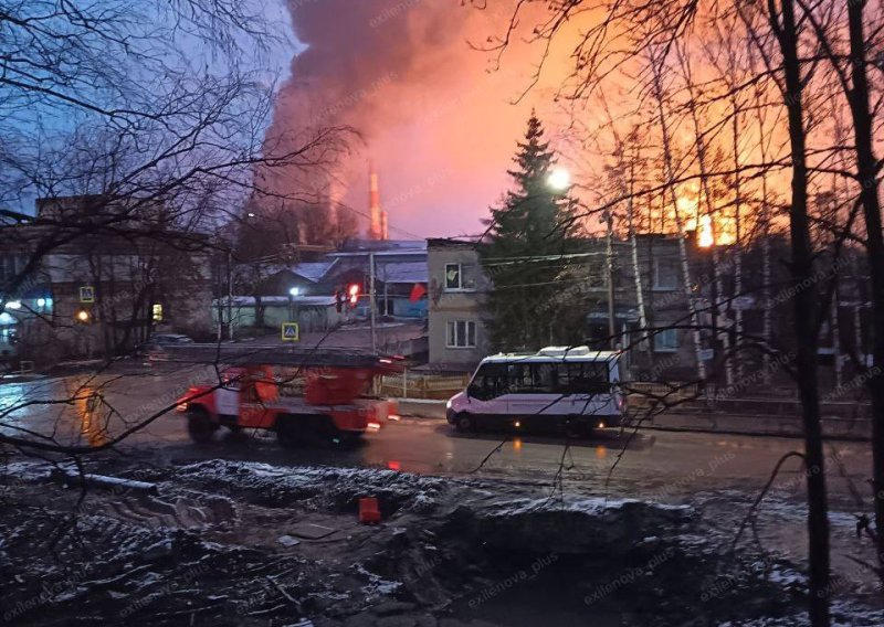 Ukrajinci napali termoelektranu kod Moskve: Eksplozije, požar i dim