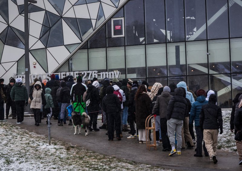 Gužva premu vrhu zagrebačke gore: Na žičaru se čeka više od sat vremena