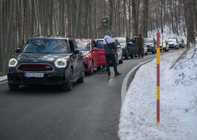 Svi bi na Sljeme: Na žičaru se čekalo više od sat vremena, automobili zapeli u koloni