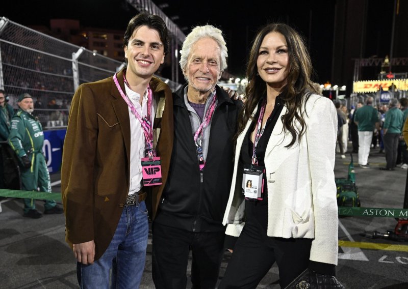 Ove hlače ističu figuru kao nijedne druge, a cipele su pravo iznenađenje