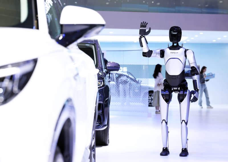 Ušao u Guinnessovu knjigu rekorda: Kineski humanoidni robot prešao 100 kilometara u tri dana