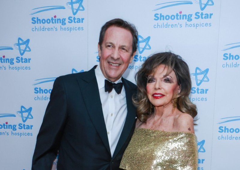 Joan Collins zablistala na glamuroznom balu: Izbacila nogu u haljini s visokim prorezom