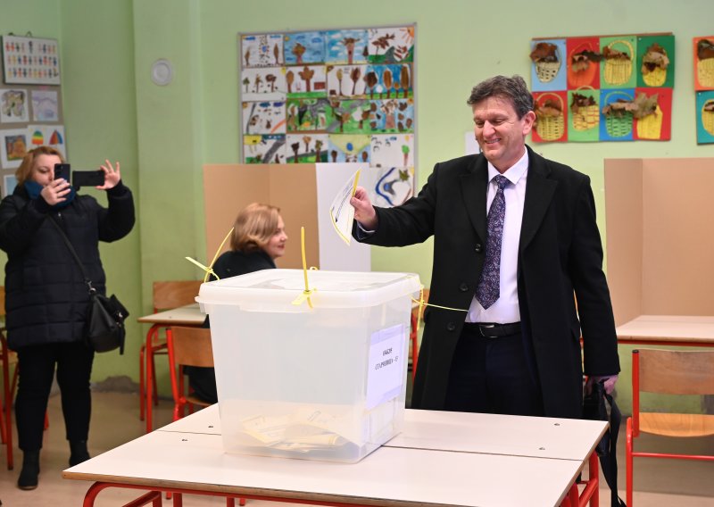 Kandidat oporbe u RS-u ističe da izbori nisu gotovi: Čekaju se još tri grada