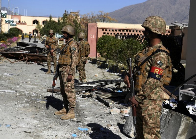 Pakistanci bombardirali kuću lokalca u Pakistanu: Poginulo devetoro djece i žena