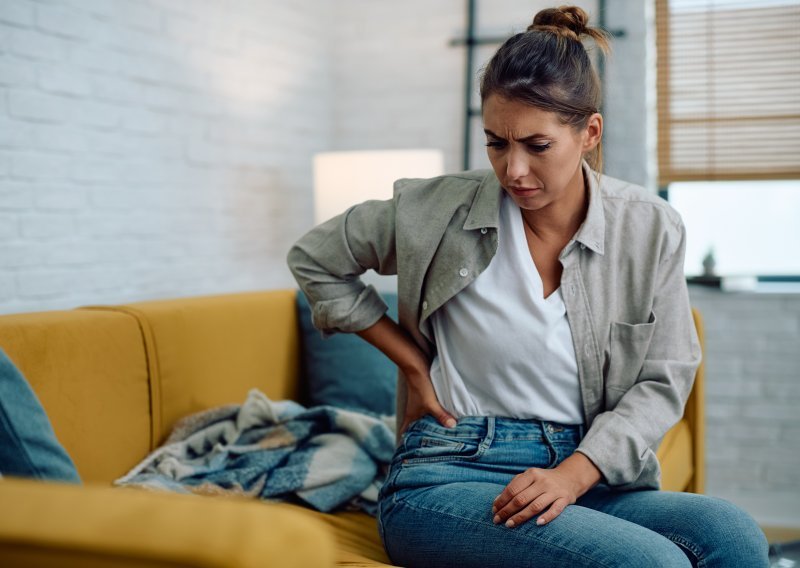 Oprez! Evo zašto bol u leđima može biti znak nečeg ozbiljnijeg