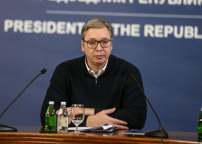 Vučićevo dramatično obraćanje: 'Imamo još četiri dana... Srbija je u teškoj situaciji. Ni kriva ni dužna je ucijenjena!'