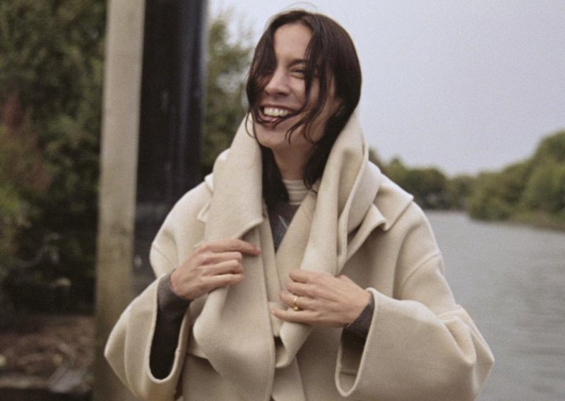 Ovaj kaput iz Zare izgleda daleko skuplje, a apsolutni je hit sezone