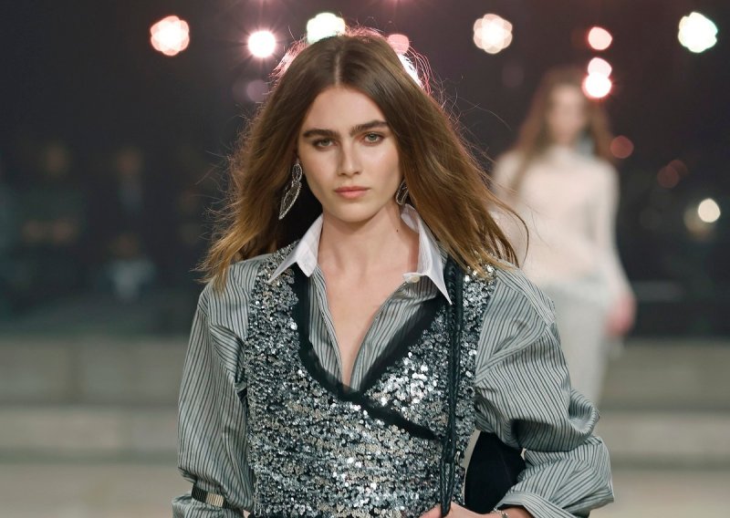 Ove sezone šljokice su najveći hit, evo kako ih nositi večernjim, ali i dnevnim kombinacijama