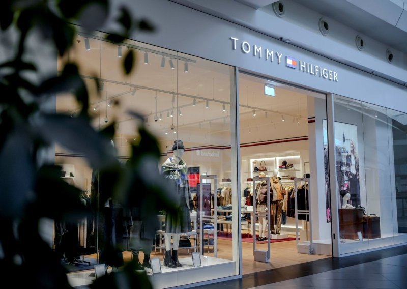 Tommy Hilfiger otvorio vrata novouređene trgovine u Arena Centru: Klasičan američki stil uz moderan dizajn prostora