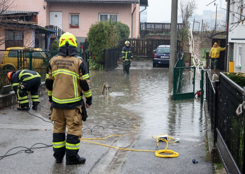 Ulice u Svetoj Klari ponovno pod vodom: Stanari na rubu živaca nakon svake kiše