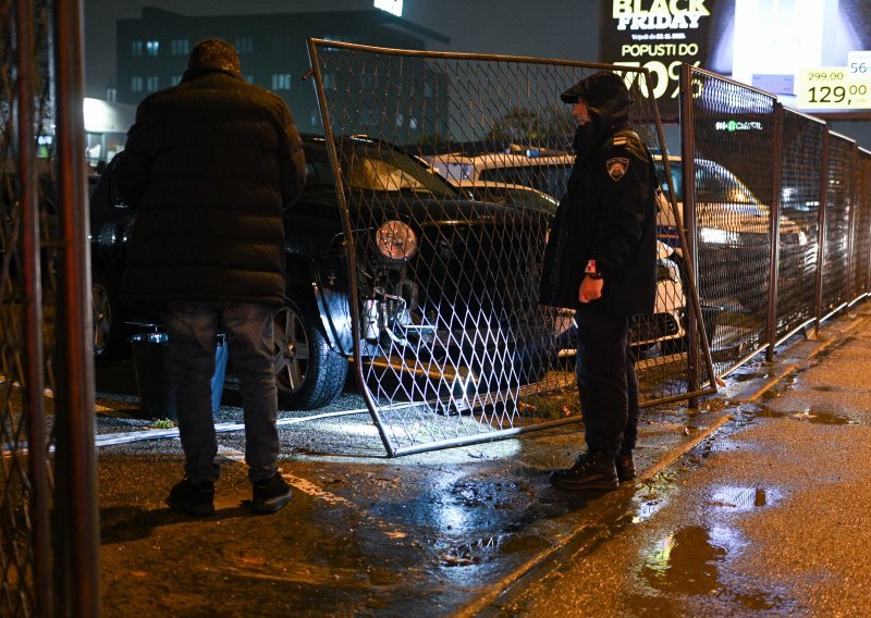 FOTO Krš u Zagrebu: Sletio s ceste i zabio se u ogradu auto servisa