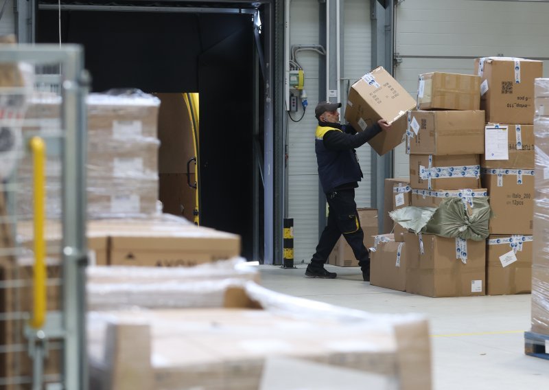 Pošta i Carina zatrpane paketima uoči crnog petka: Sljedeće godine vjerojatno neće biti tako