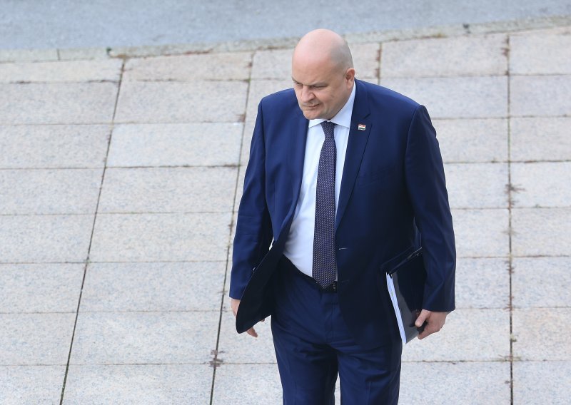 Šušnjar o ograničavanju prodaje alkohola: 'Nitko ništa nikom ne brani'