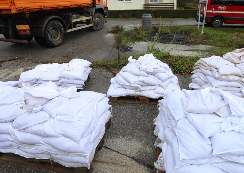 U Karlovcu na snazi redovne mjere obrane od poplava, vodni val očekuje se popodne