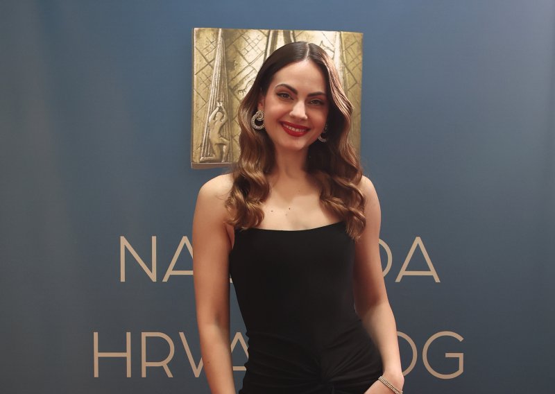 Zaljubljeni golupčići: Tara Thaller pokazala nježne prizore s dečkom