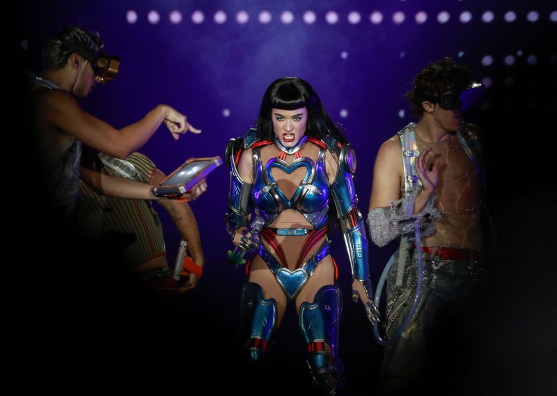 Zbog vile u Montecitu završila na sudu: Katy Perry 'zaratila' s 85-godišnjakom