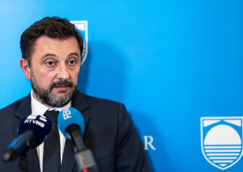 Gradonačelniku Mostara spalili automobil, oglasio se i Čović