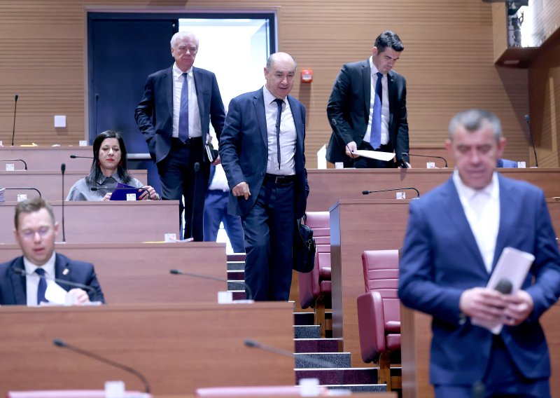 Burna rasprava oko proračuna: Oporba i Vlada drukčije vide inflaciju