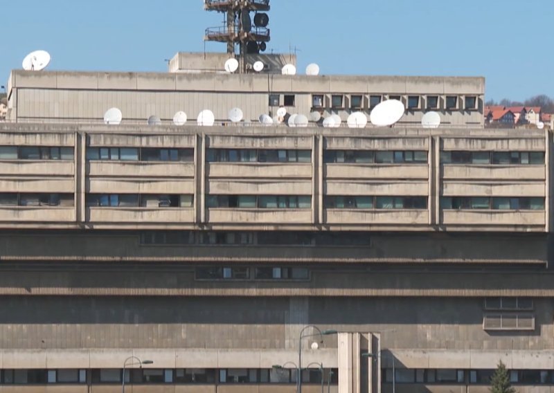 Novinari u susjedstvu prosvjeduju zbog problema u javnom servisu: 'Ovo je biti ili ne biti'