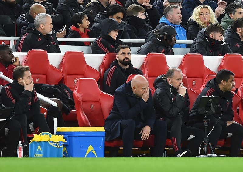 Održan hitan sastanak na Anfieldu i zna se sudbina Arnea Slota, navijači žele samo jednoga