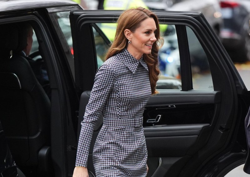 Stoji joj kao salivena: Kate Middleton zadivila u efektnoj haljini iz ormara