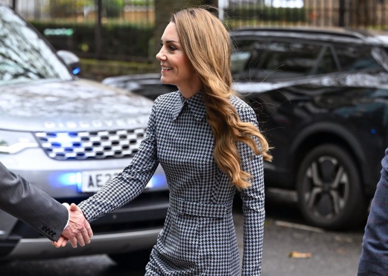 Chic torbica Kate Middleton u hit nijansi nikoga neće ostaviti ravnodušnim