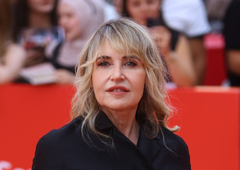 Glumačka diva i seks simbol bivše države u novom pohodu na glazbenu scenu i to s kultnim bendom