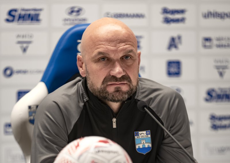 Željko Sopić u svom stilu: Razmišljam da počnemo s igračem manje...