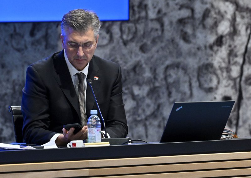 Vlada održala telefonsku sjednicu