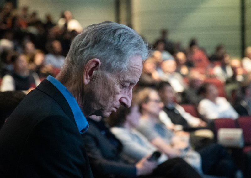 Nove crne prognoze 'kuma AI-a': 'Bit će to potpun slom društva'