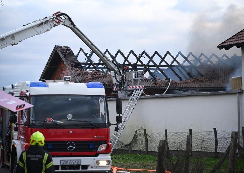 FOTO/VIDEO Požar u skladištu guma u Sesvetama: Ima ozlijeđenih