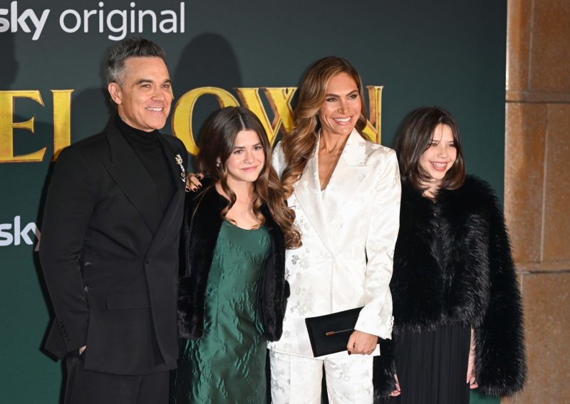 Ponosni roditelji: Robbie Williams sa suprugom podržao kći na premijeri filma