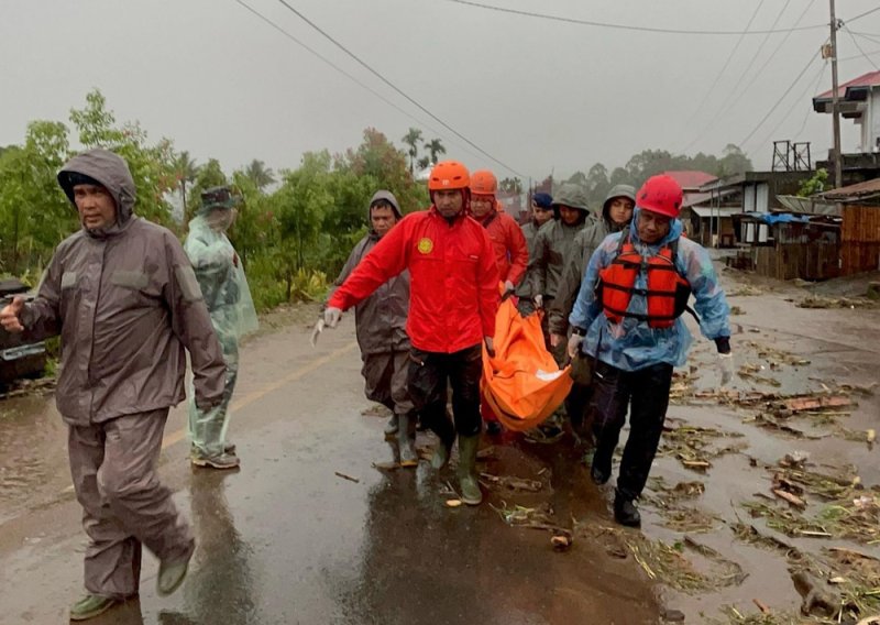 Raste broj mrtvih u poplavama diljem jugoistočne Azije: 'Ostajemo bez potrepština i hrane'