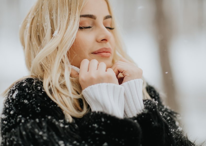 Radite li je i vi: Ovo je najveća greška koju svi rade s ispucalim usnama