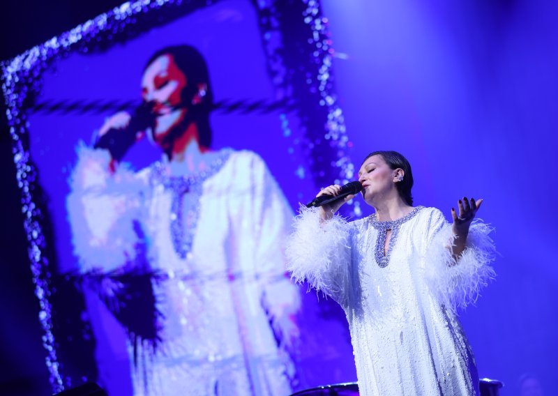 Glamurozno izdanje: Nezaboravna modna čarolija Nine Badrić sve je ostavila bez daha