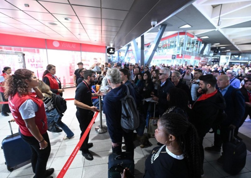 Štrajk protiv vladajuće koalicije paralizirao Italiju, blokiran prijevoz diljem zemlje