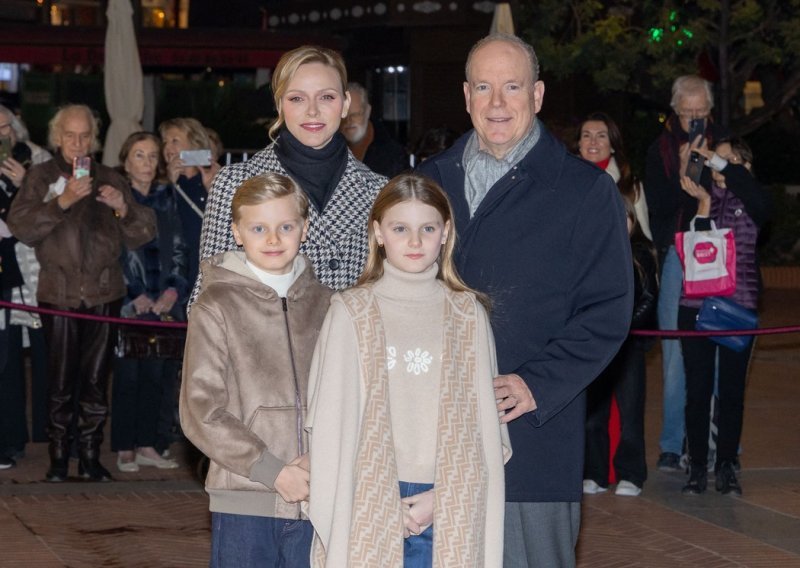 Nova božićna čestitka stigla je iz Monaca: Princeza Charlene ukrala show