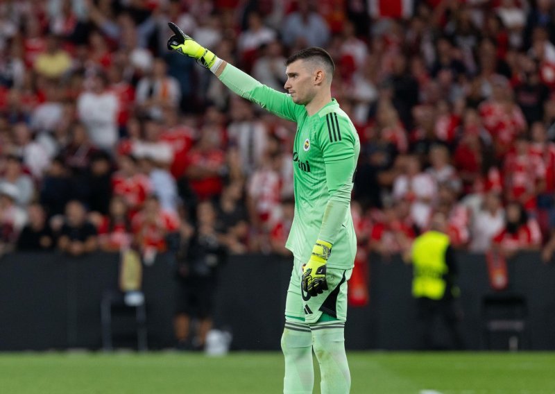 Nestvarne scene pred stadionom Fenera: 'Ovaj dečko je lud, Livakovića se očito nikad nećemo riješiti'