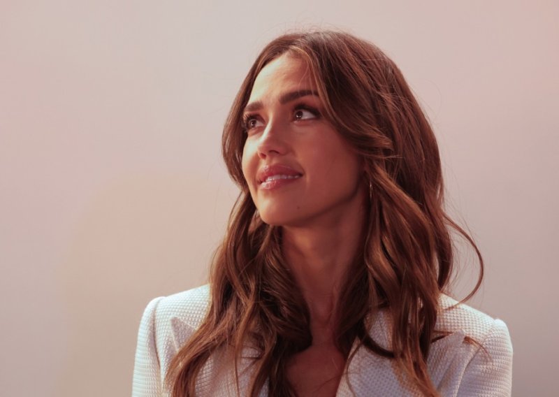 Jessica Alba užarila mreže: Njezina fotka u bikiniju natjerat će vas da napravite par čučnjeva