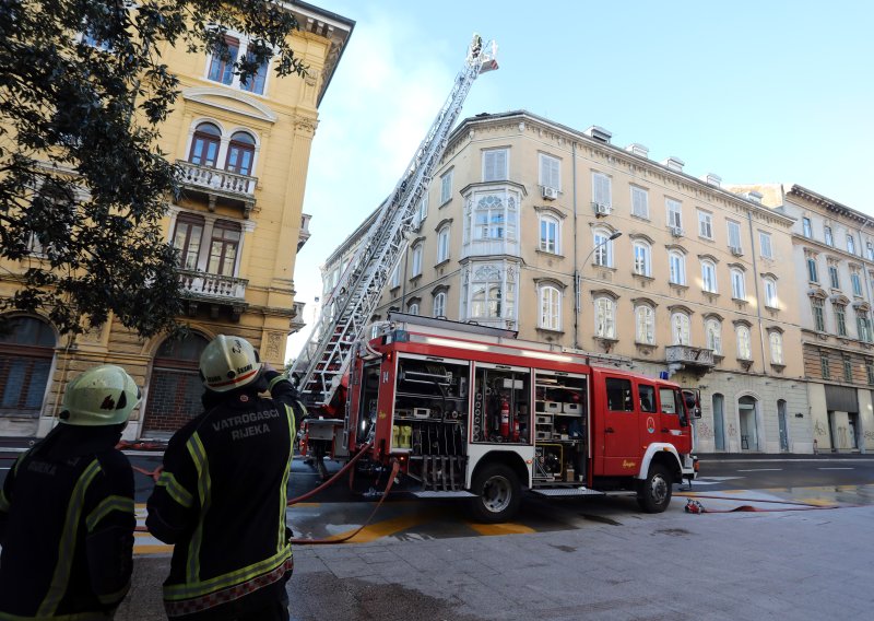 Stanar opožarene zgrade u Rijeci: 'Ovo nije prvi put da se kod njega nešto zapalilo, nitko nije reagirao'