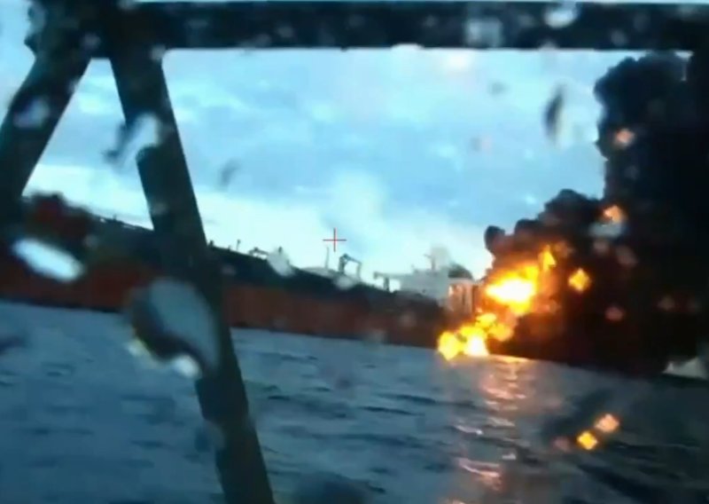 Ukrajinci dronovima pogodili ruske tankere na Crnom moru: Objavili su snimku