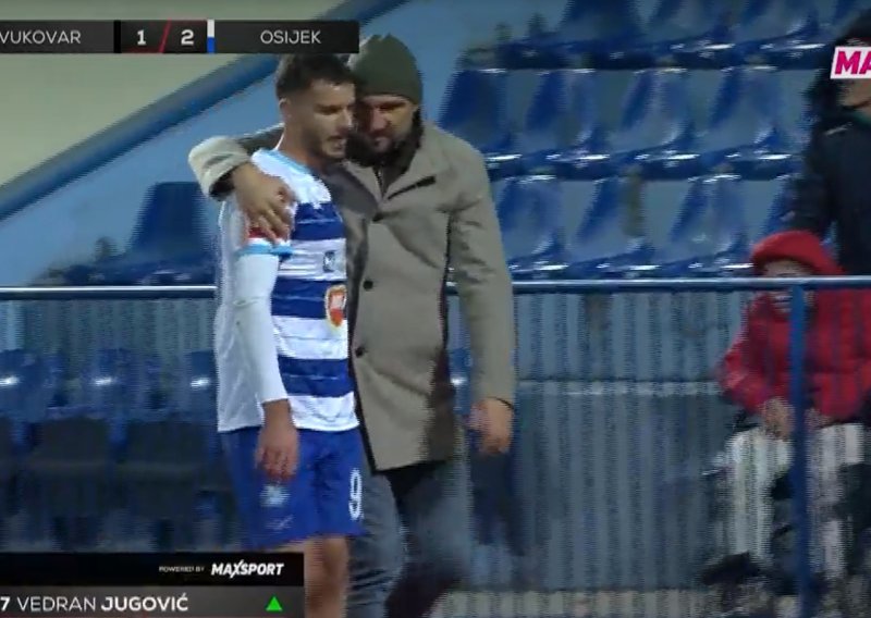 Pogledajte kako je Sopić uveo pa izveo igrača i onda ga tješio