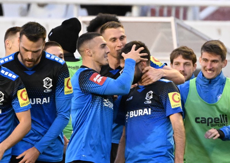 Poslušajte reakciju komentatora MAXSporta na čudesni gol Duvnjaka na Poljudu. 'Ja sam mislio da to ide u more...'